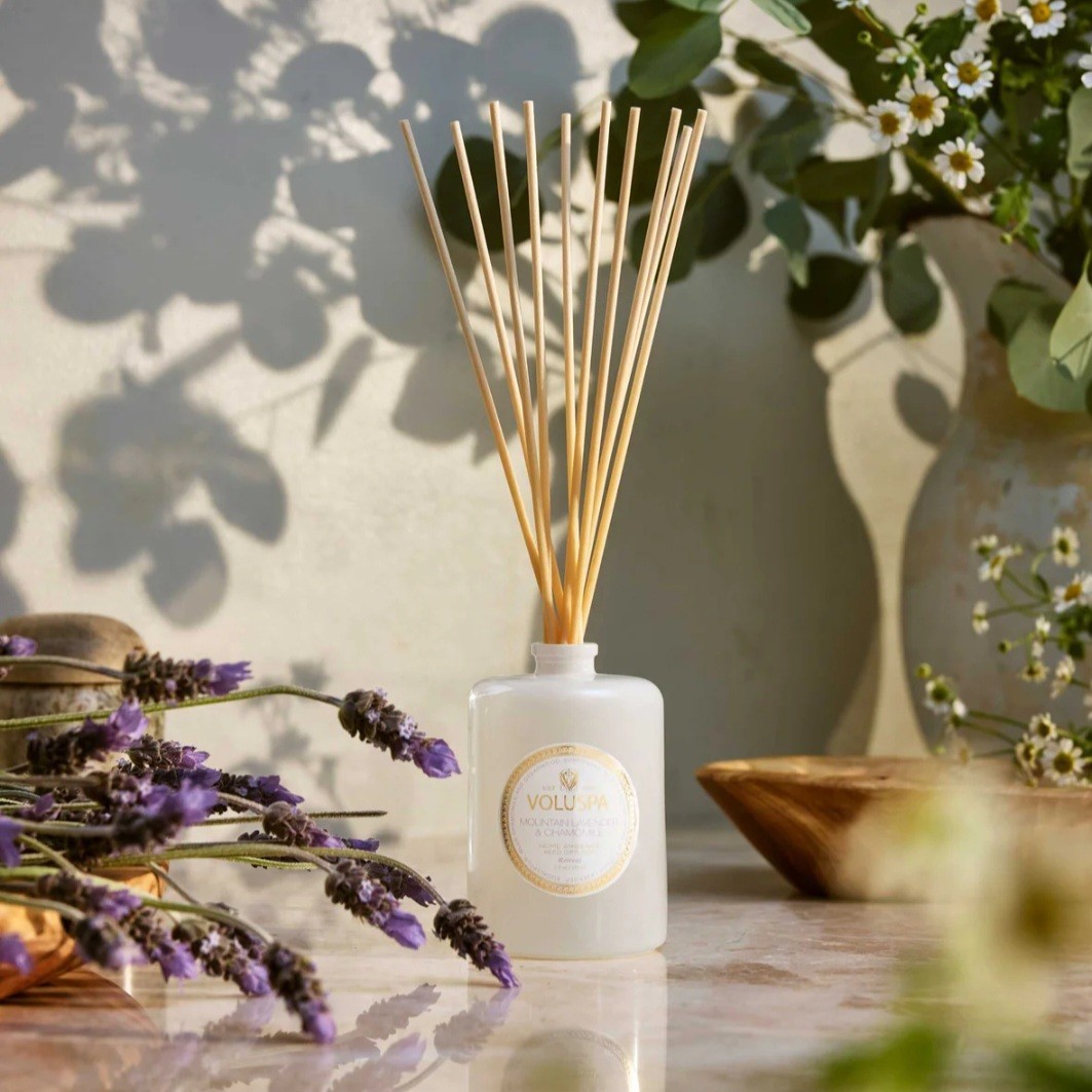 Voluspa Mountain Lavender & Chamomile Retreat Set Reed Diffuser, 6 Fluid Oz NEW gallery