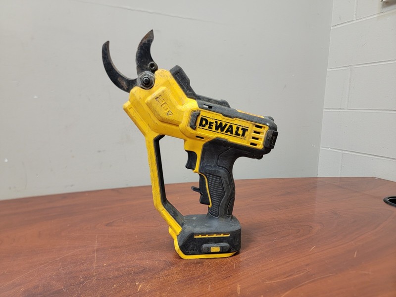 *READ* Dewalt DCPR320 20V MAX Cordless Li-Ion Battery Powered Pruner FOR PARTS gallery
