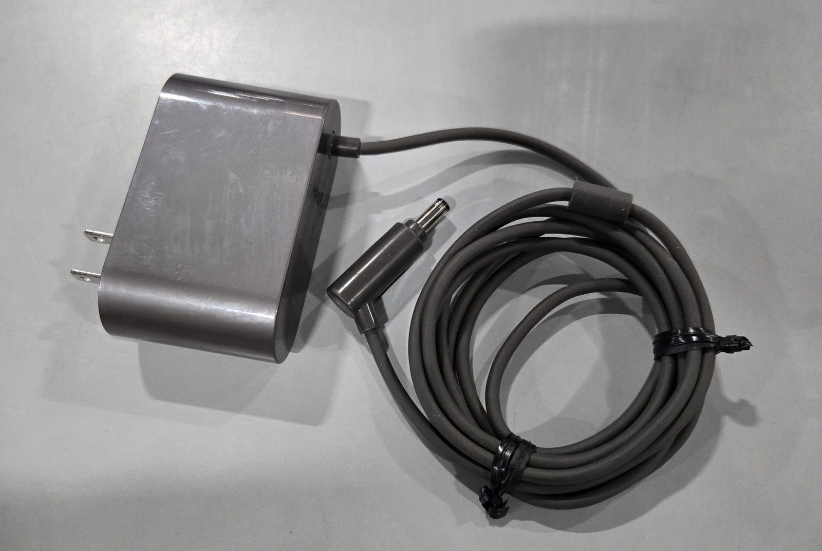 DYSON CLASS 2 BATTERY CHARGER COMPATIBLE WITH DYSON DC59 - GRAY gallery