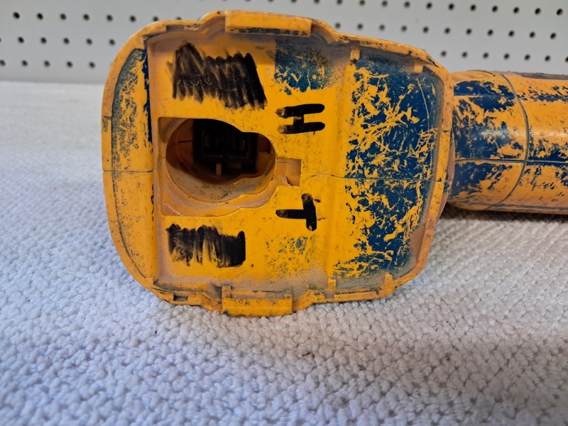 Dewalt DW938 Type 3 18V Reciprocating Saw and 2 Dewalt DC9096 Battery Packs gallery