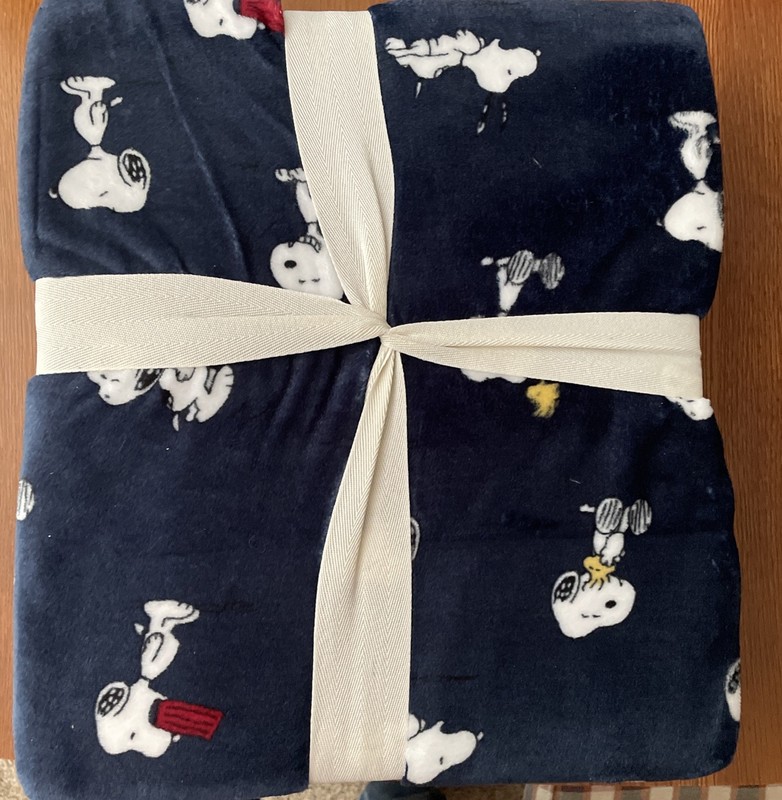 Peanuts VelvetSoft Plush Blanket- Snoopy - Full/Queen -90 In. x90 in.- new w/tag gallery