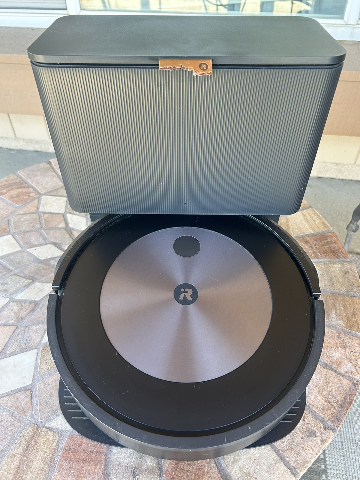 iRobot Roomba j7+ Self-Emptying Robotic Vacuum Cleaner / Graphite NO ACCESSORIES gallery