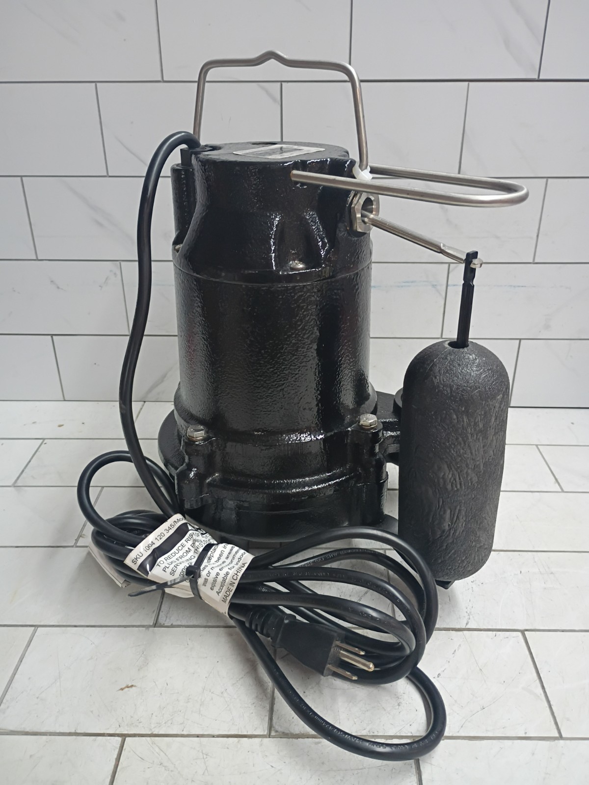 Everbilt 3/4HP Cast-Iron Pro-Grade Submersible Sump Pump 1004 120 345 Open Box gallery