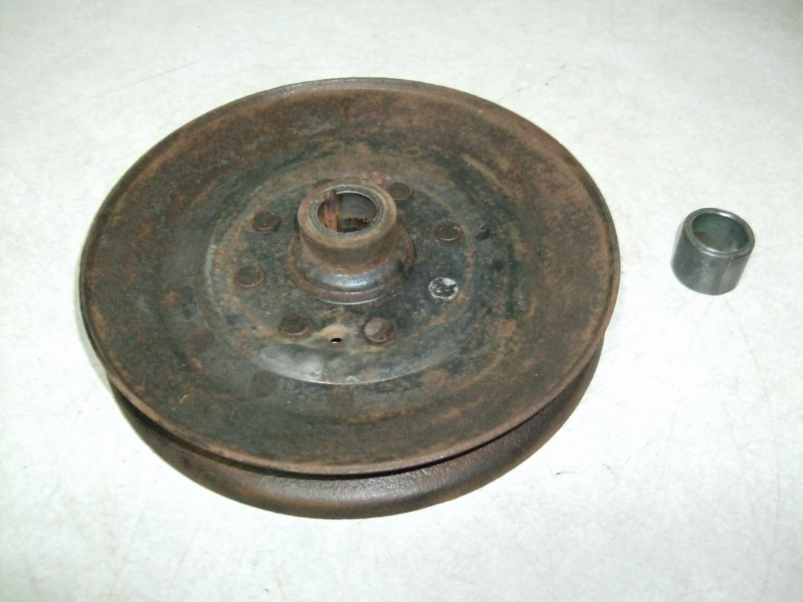 John Deere RX75 30" Mower Deck Drive Pulley-Used-AM105649 gallery