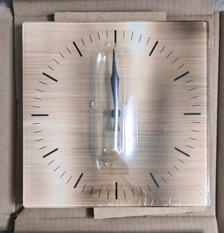 Modern Square Analog Wall Clock Quartz Non-Numeric Marks Beige Black Gold gallery