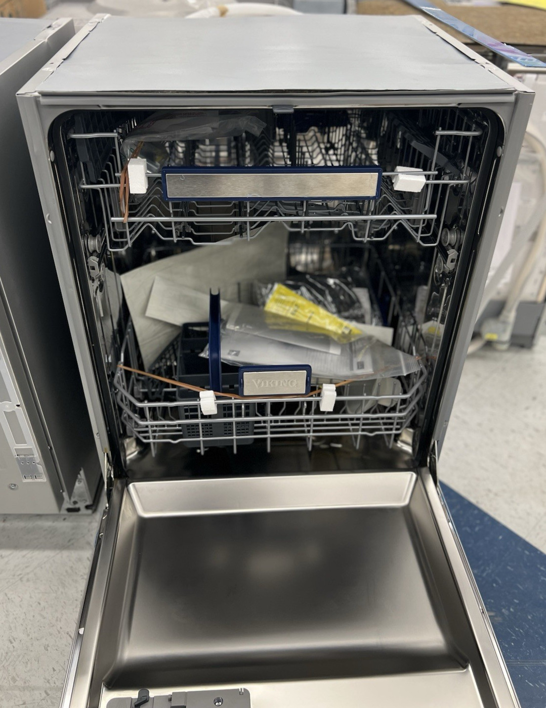 Viking FDW103WS with water softener gallery