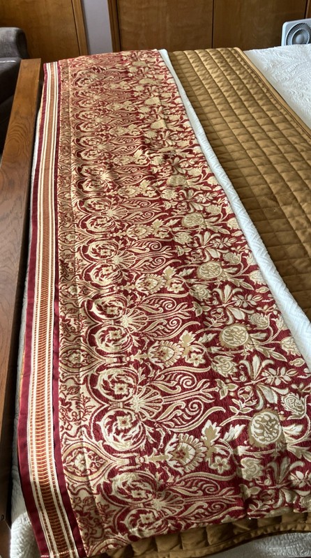 One(1) Croscill Classic Patterned Damask Valance Rust Gold 20”x86” gallery