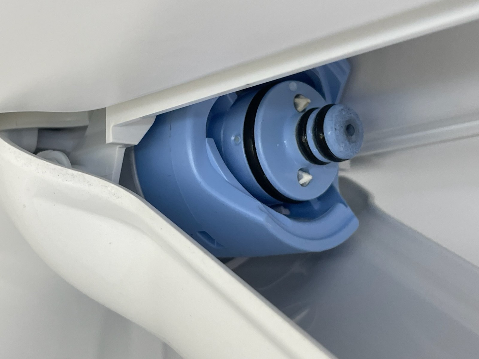 Refrigerator filter head o-rings utilizing the EDR4RXD1 UFK8001 water filter  gallery
