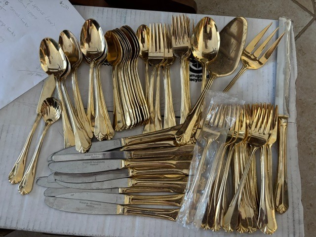 Vintage Hampton Silversmiths Stainless Gold Electroplate Finish 77 Pieces gallery