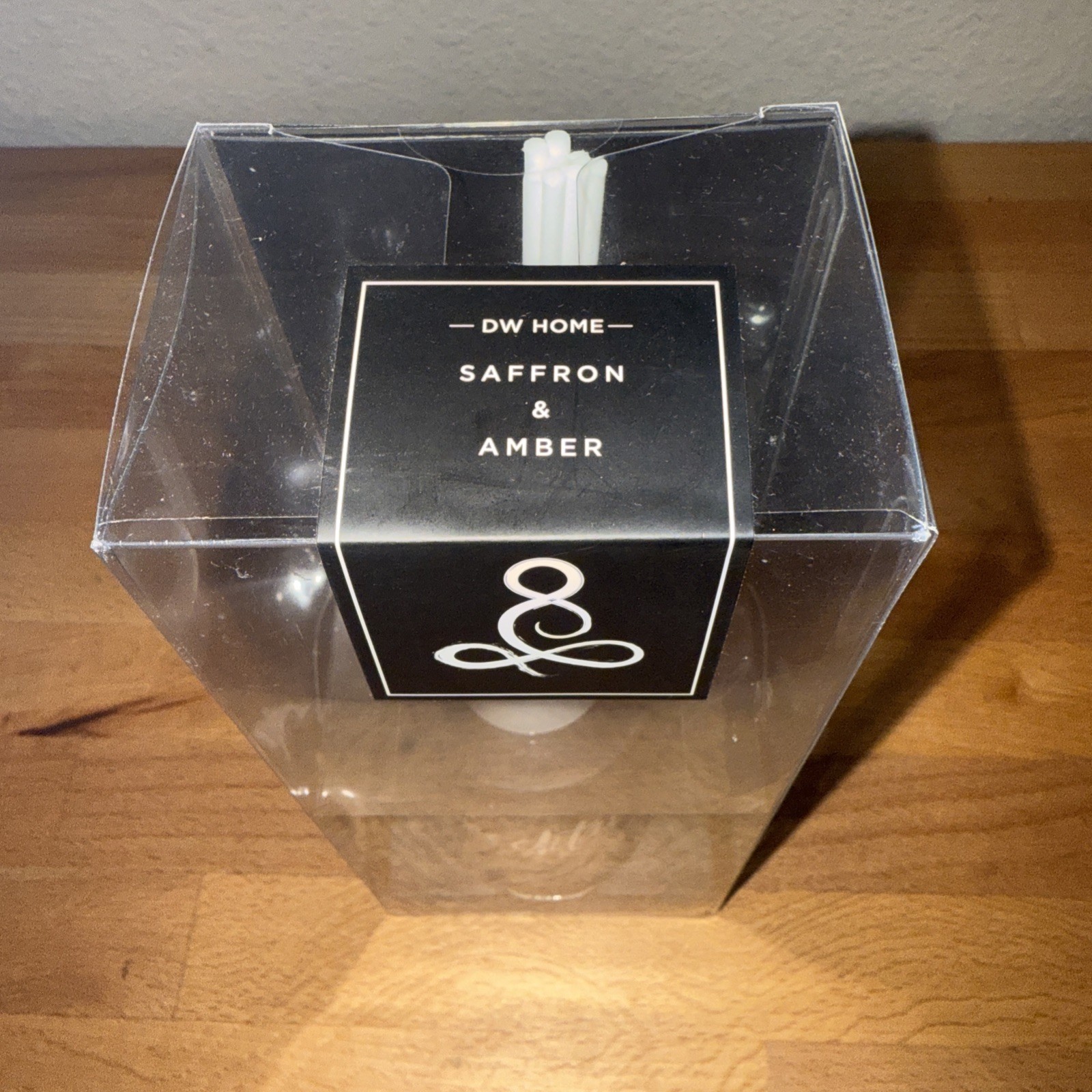 DW Home Saffron & Amber Diffuser With Reeds-“Meditate” 3.4oz NEW gallery