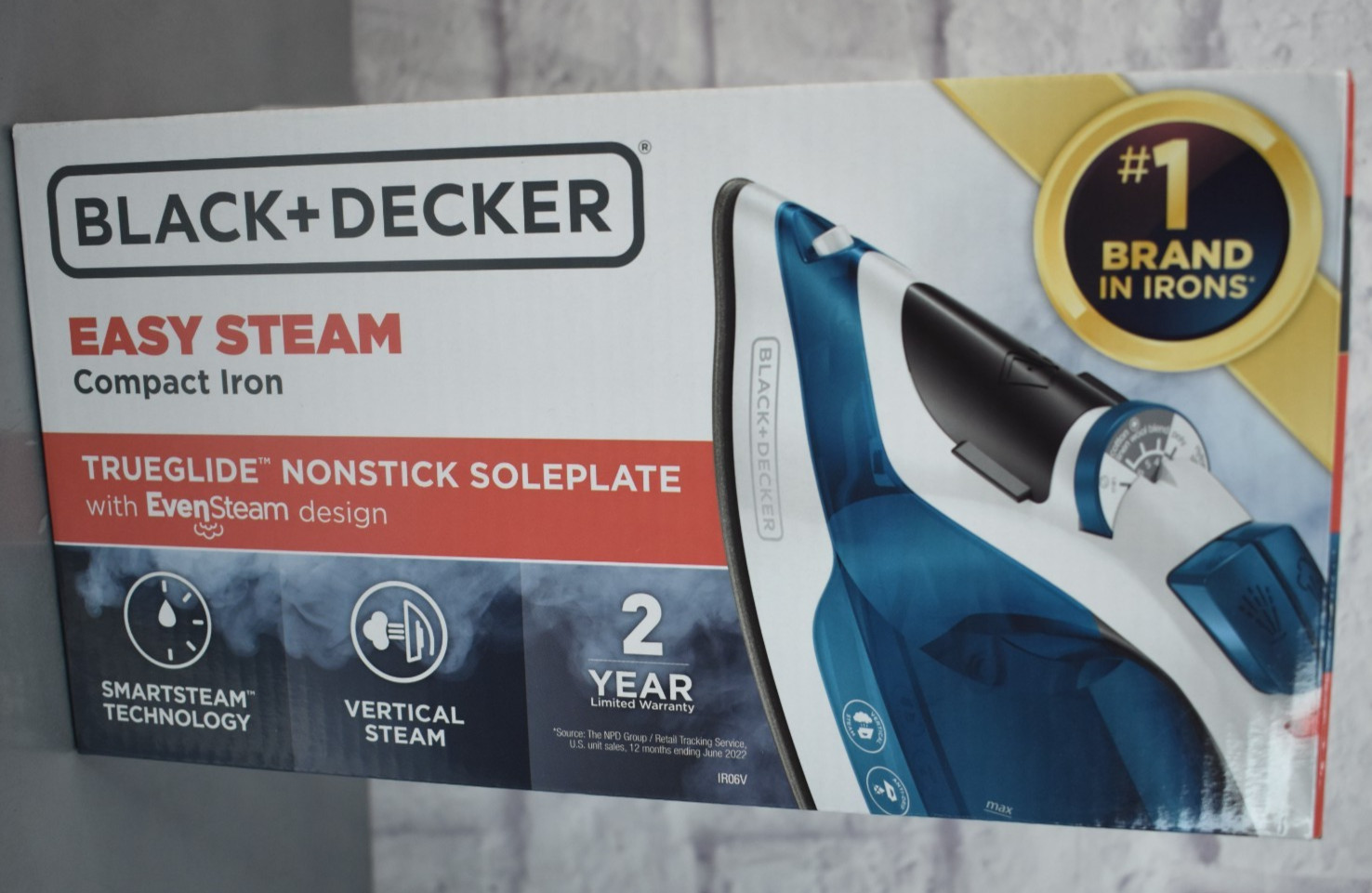 Black + Decker Easy Steam Compact Iron NEW gallery