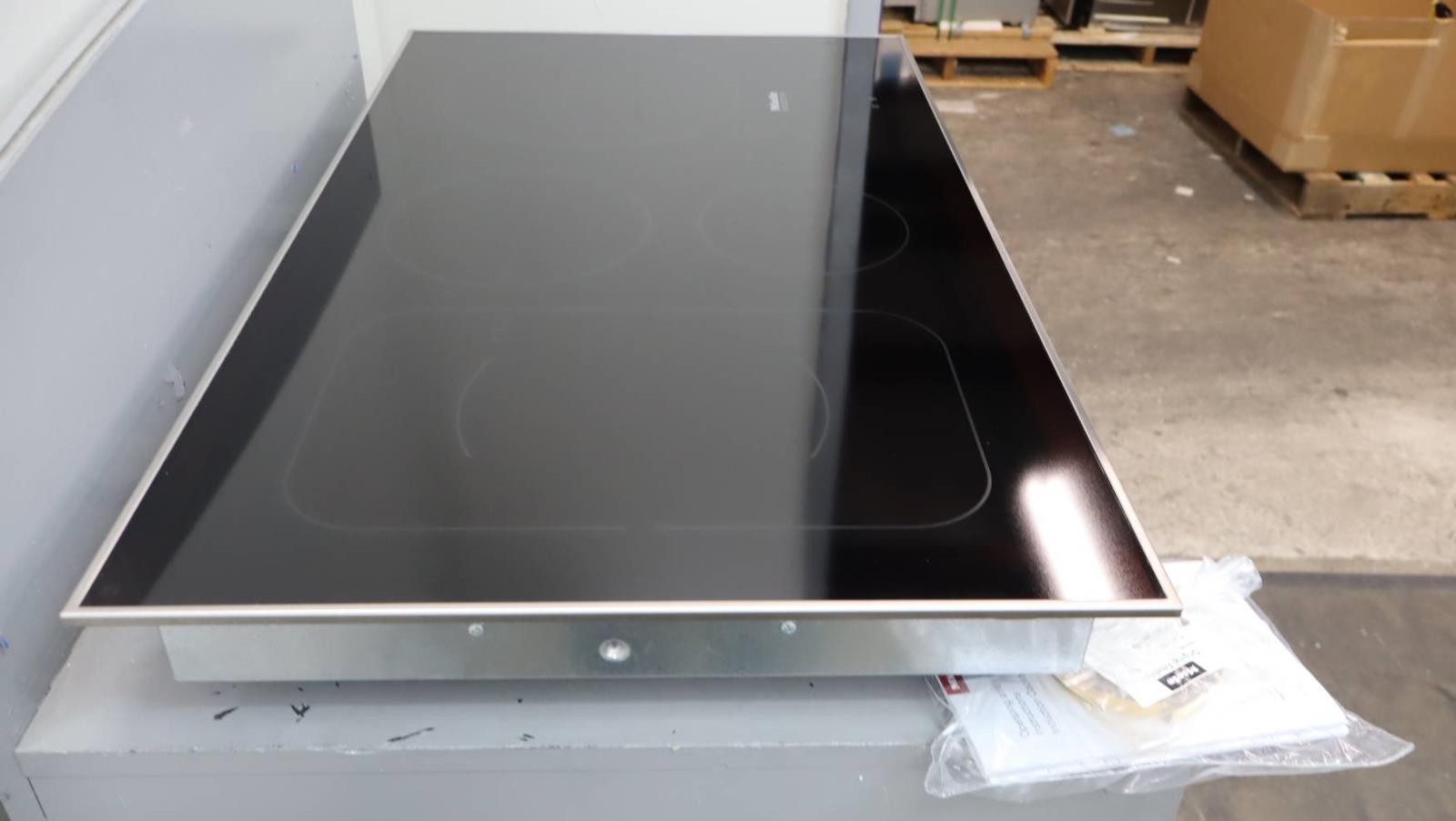 Miele 36" 5 Cooking Zones PowerFlex Tech Framed Induction Cooktop KM6370 gallery