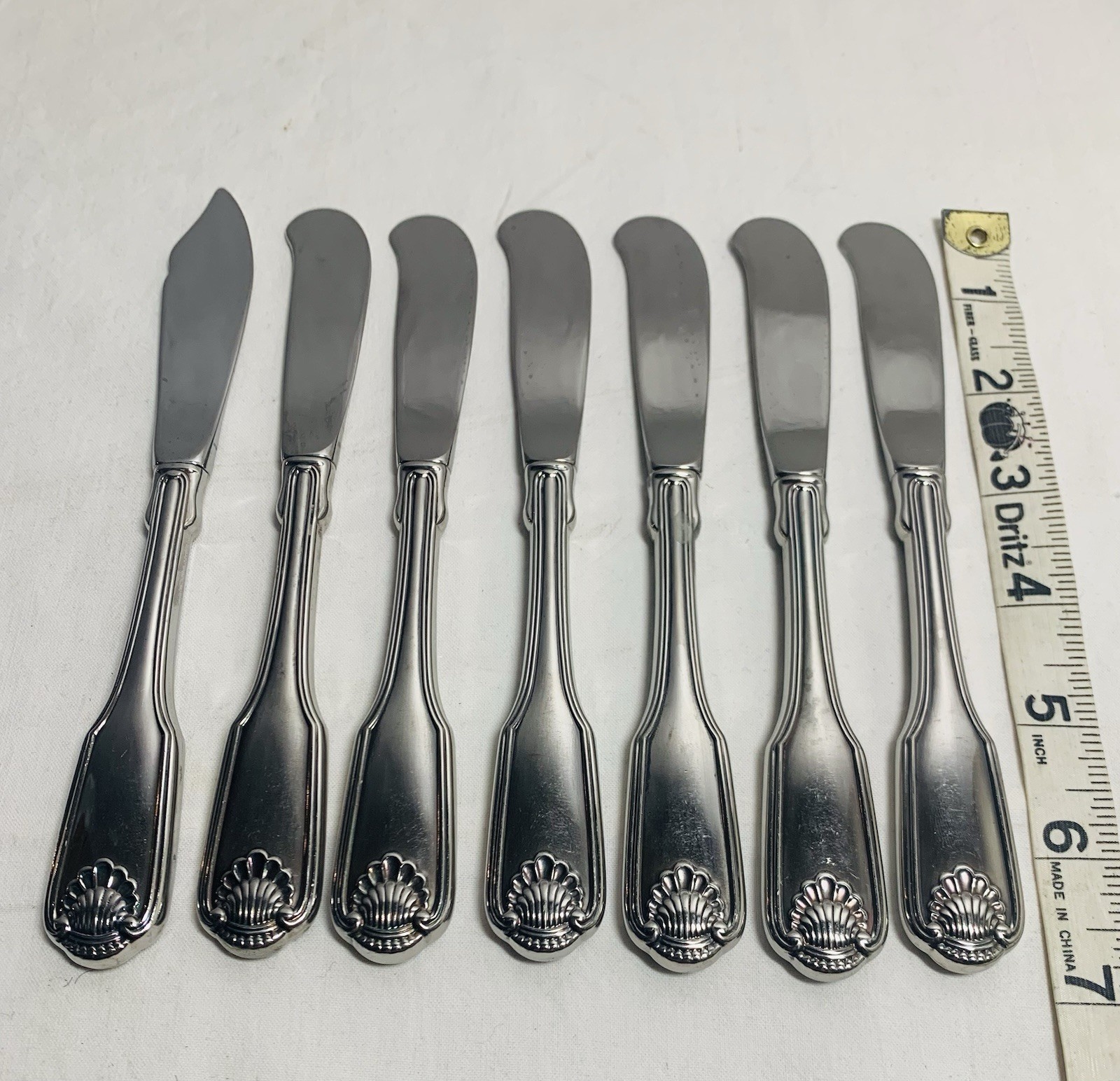 7 Oneida Heirloom Silver CLASSIC SHELL Stainless Steel H.H. Butter Spreaders gallery