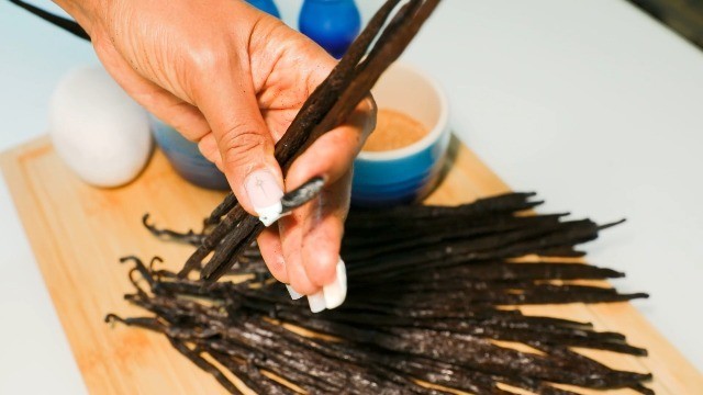 25 Organic Madagascar Vanilla Beans - Grade A Bourbon Pods for Baking & Cooking gallery