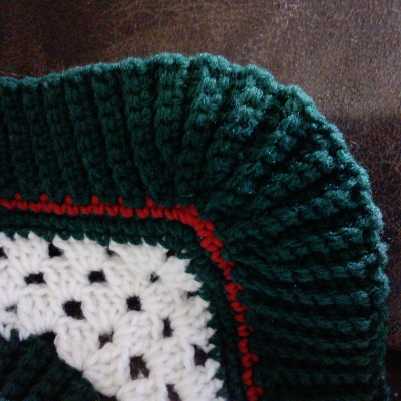 Handmade Granny Square Afghan Sofa Throw Wreath Design Green White Red gallery
