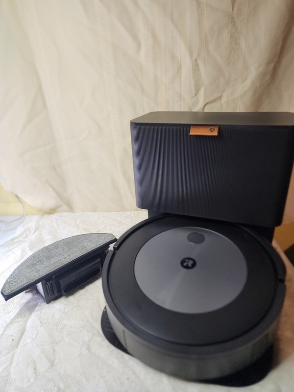 iRobot Roomba Combo j5+ Self-Emptying Vacuum and Mop J557020 gallery