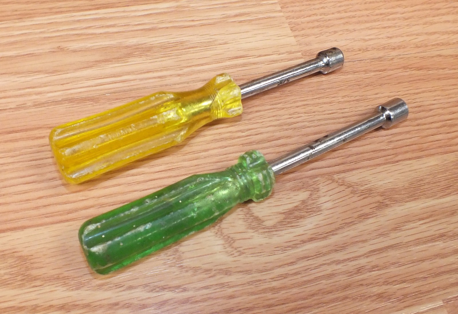 Unbranded/Generic 6 Point Nut Drivers Only With Plastic Handles **READ** gallery