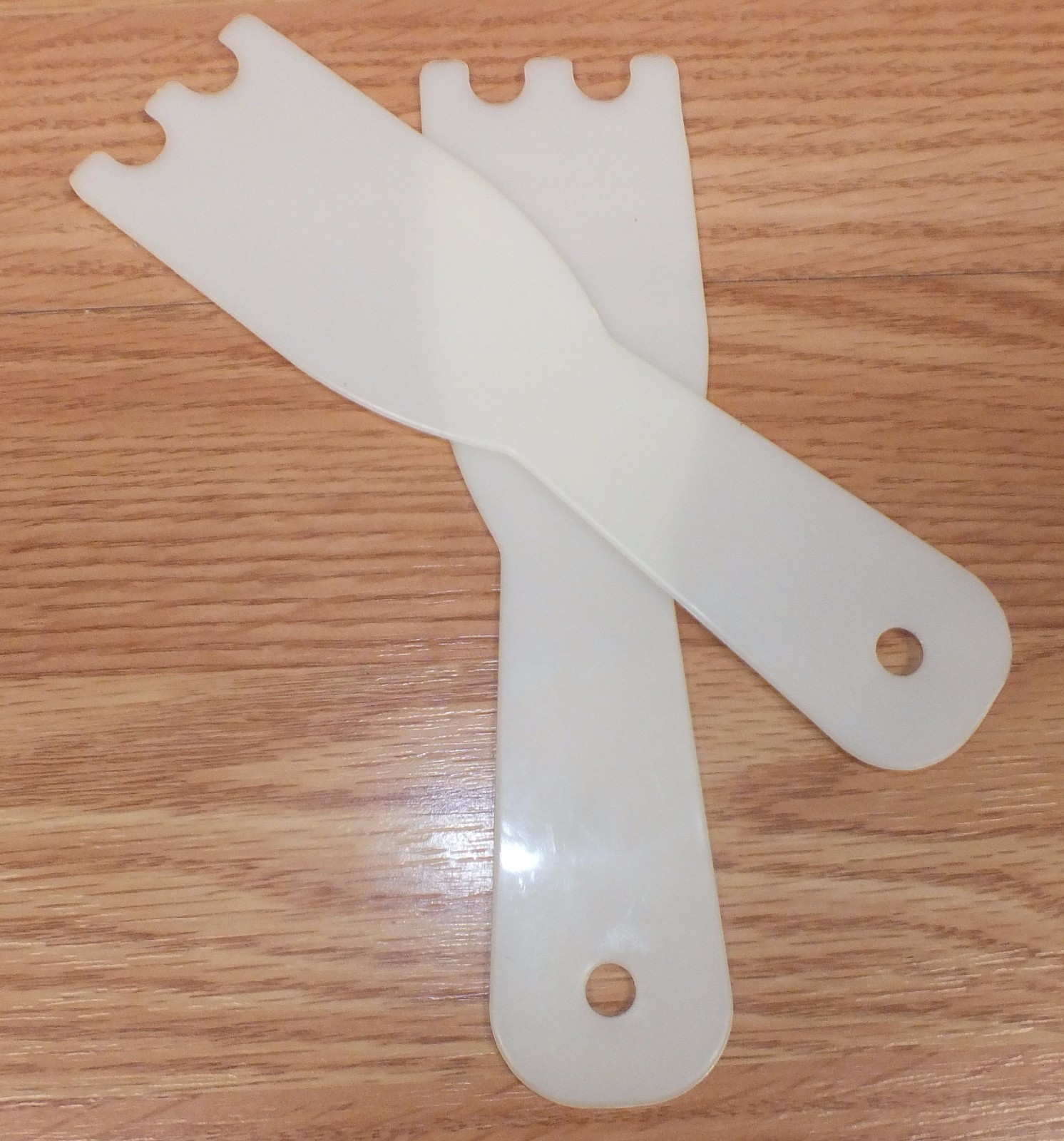 Unbranded / Generic Set of 2 White Decorative Cake Icing Scrappers Only **READ** gallery