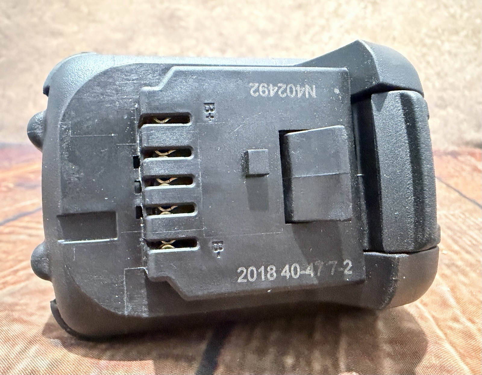 MAC Tools MBR217 12V MAX R Spec 2Ah Battery Pack gallery