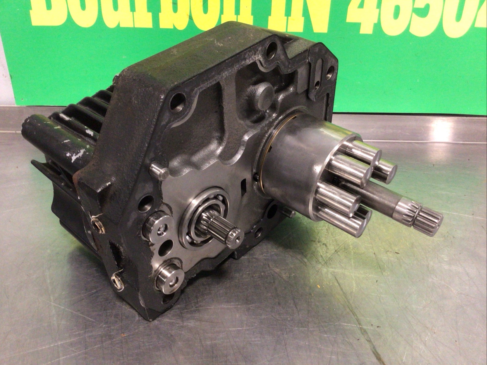 John Deere 4100 4110 Hydro Pump Assembly AM879430 LVA800101 S11 gallery