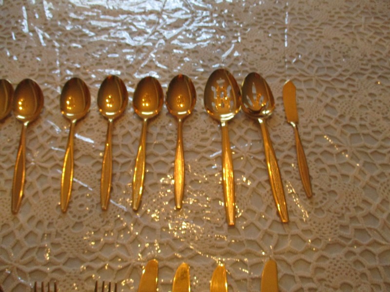 CUSTOM DESIGN STAINLESS JAPAN FLATWARE MIXED LOT SET GOLDPLATED-19 Pieces gallery