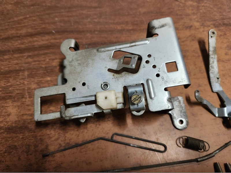 Briggs & Stratton Lawn Tractor Engine Model 310707 Control Bracket 694042 597209 gallery
