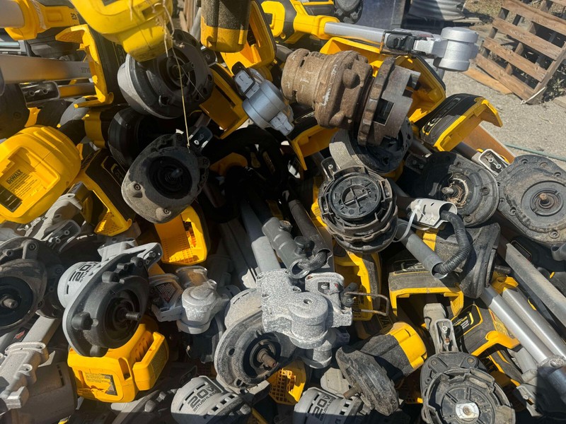 DeWALT 20V Cordless Brushless String Trimmer (Tool Only) Pallet Of NON WORKING gallery