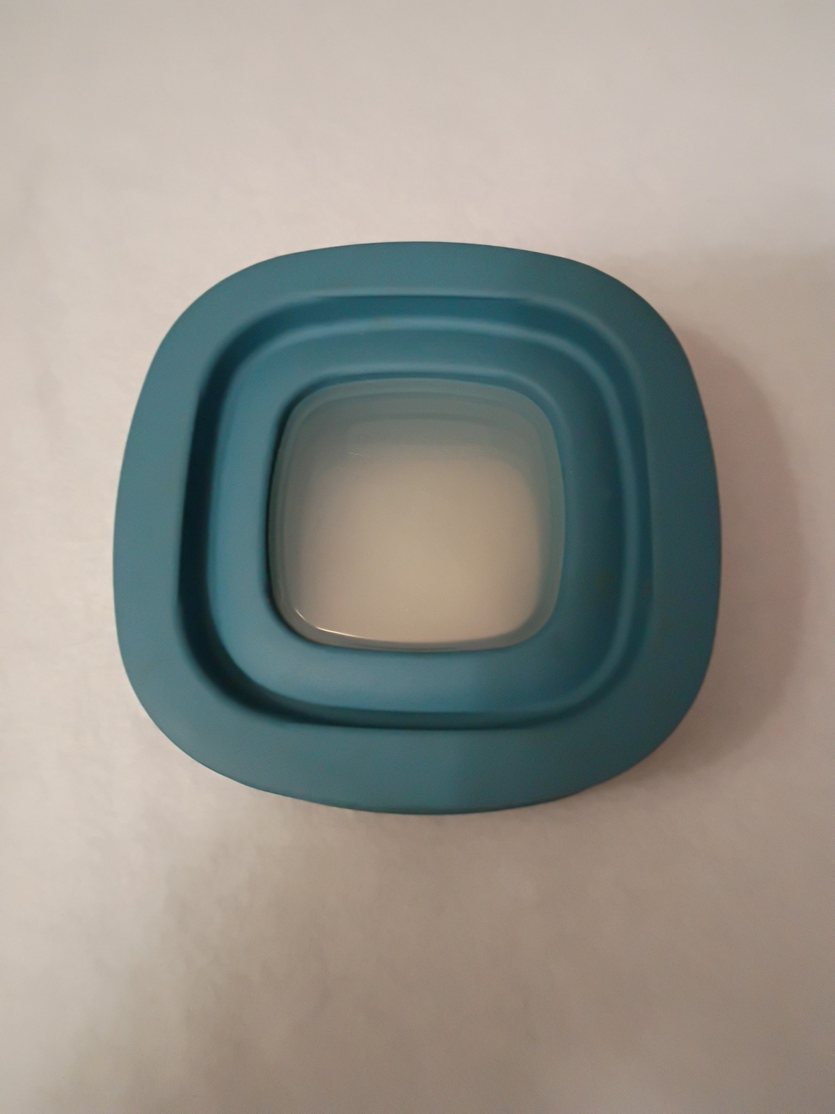 4 Rubbermaid Premier 10M1M2 Blue Square Replacement Lids Container Window 1.25 gallery