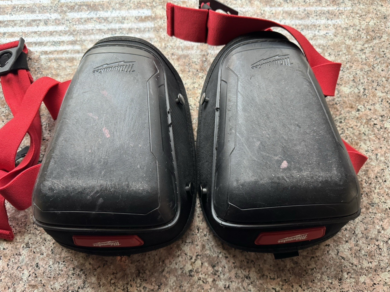 Milwaukee Gel Zone Hardshell Knee Pads Knee Protection Black/Red Pair (2) gallery