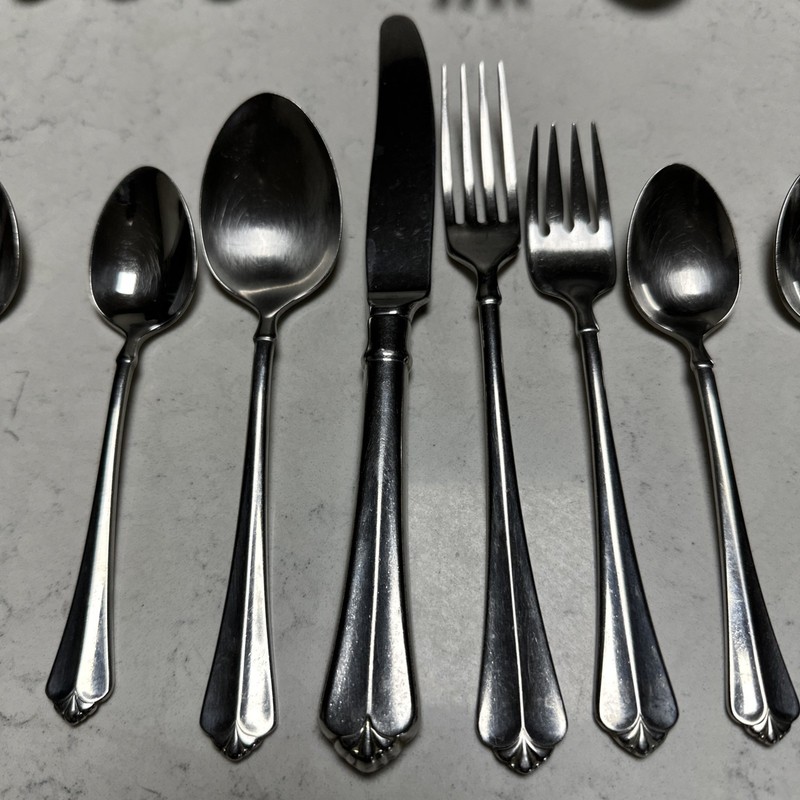 Oneida Juilliard Cube Stainless Flatware 78 Pc, 6 Place Service for 10 + Serving gallery