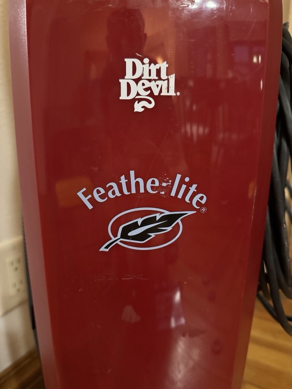 Dirt Devil FeatherLite Bagged Upright Vacuum Cleaner Model 085590 gallery