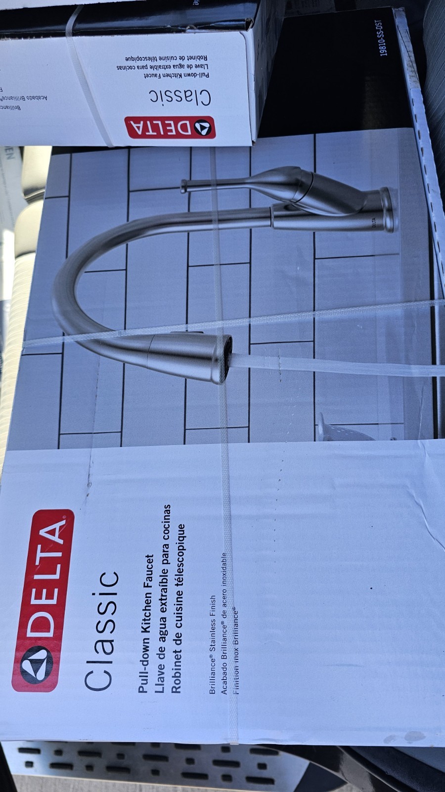 Delta Classic 1-Handle Pull-Down Kitchen Faucet Stainless 19810-SS DST gallery