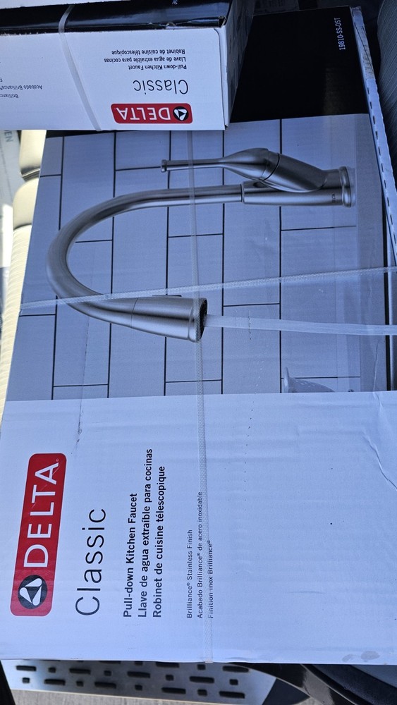 Delta Classic 1-Handle Pull-Down Kitchen Faucet Stainless 19810-SS DST