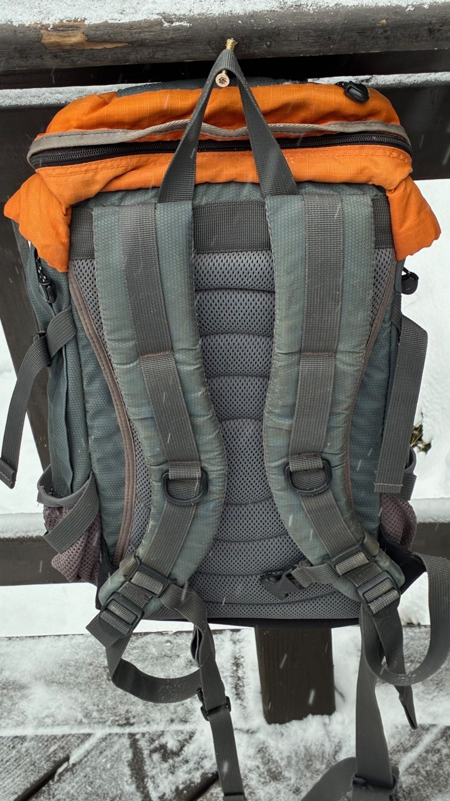 EDDIE BAUER Backpack with adjustable straps and mesh pockets 3
