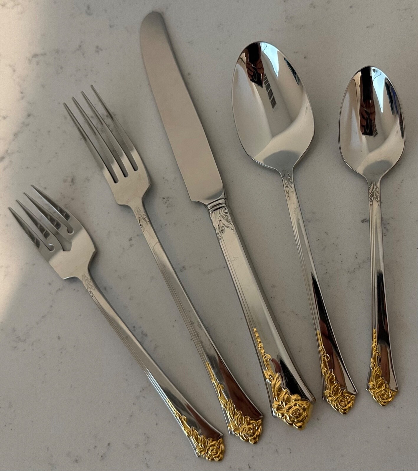 Oneida GOLDEN DAMASK ROSE Stainless Heirloom Cube Gold Accent Flatware 5 PC gallery