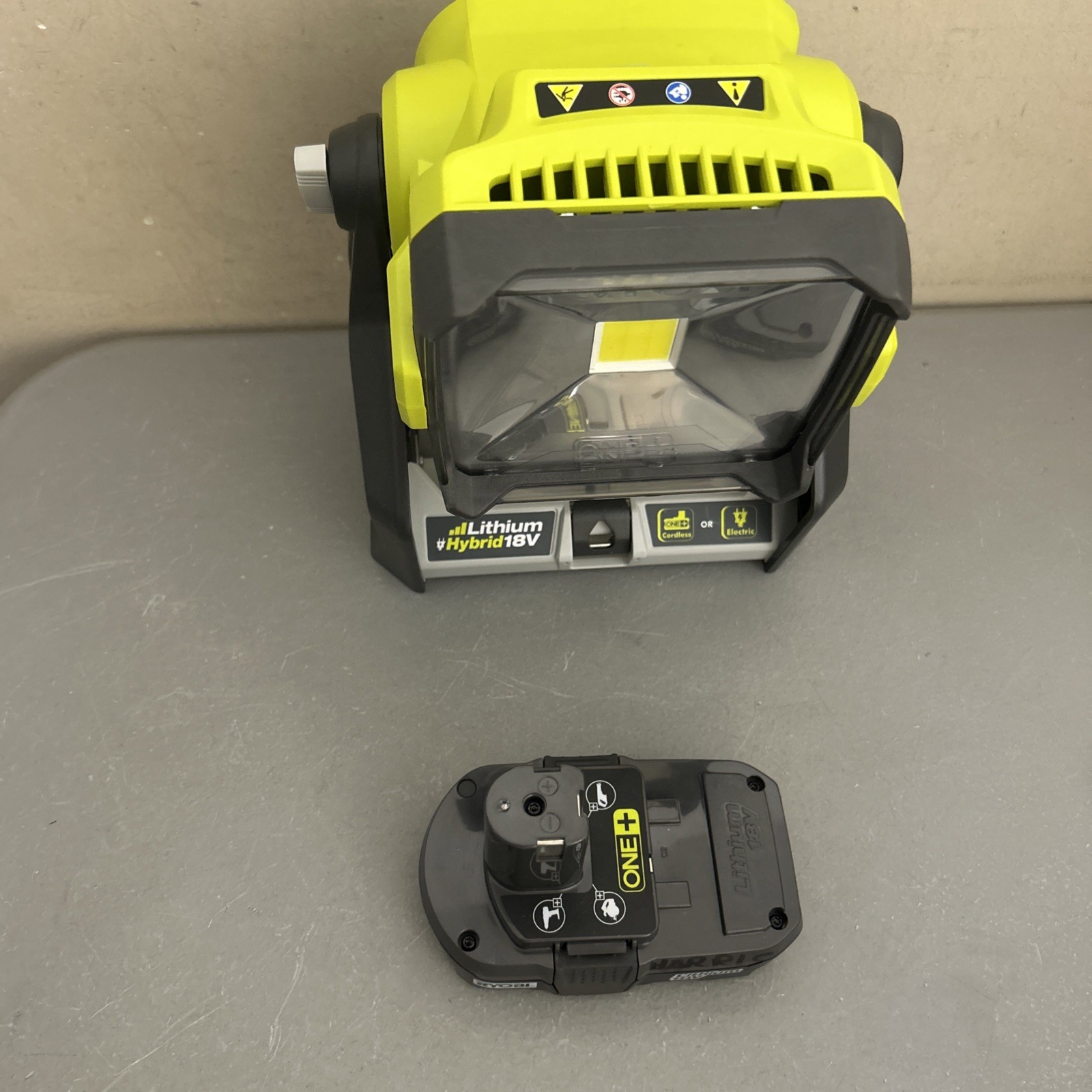 Ryobi P720 One+ Flat Standing LED Work Light And 1 Battery(Charger Not Included) gallery