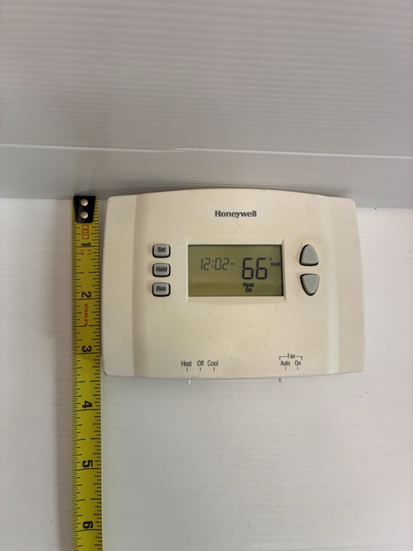 Honeywell 1-Week Programmable Thermostat (RTH221B1021) gallery