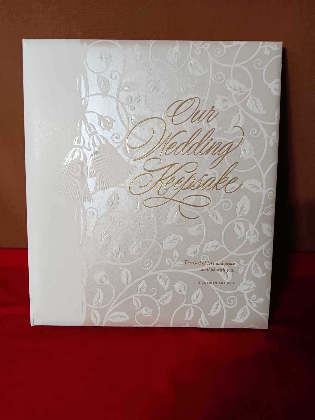 Halmark White/Beige Wedding Album Keepsake Vine Detail WCA3235 New In Box gallery