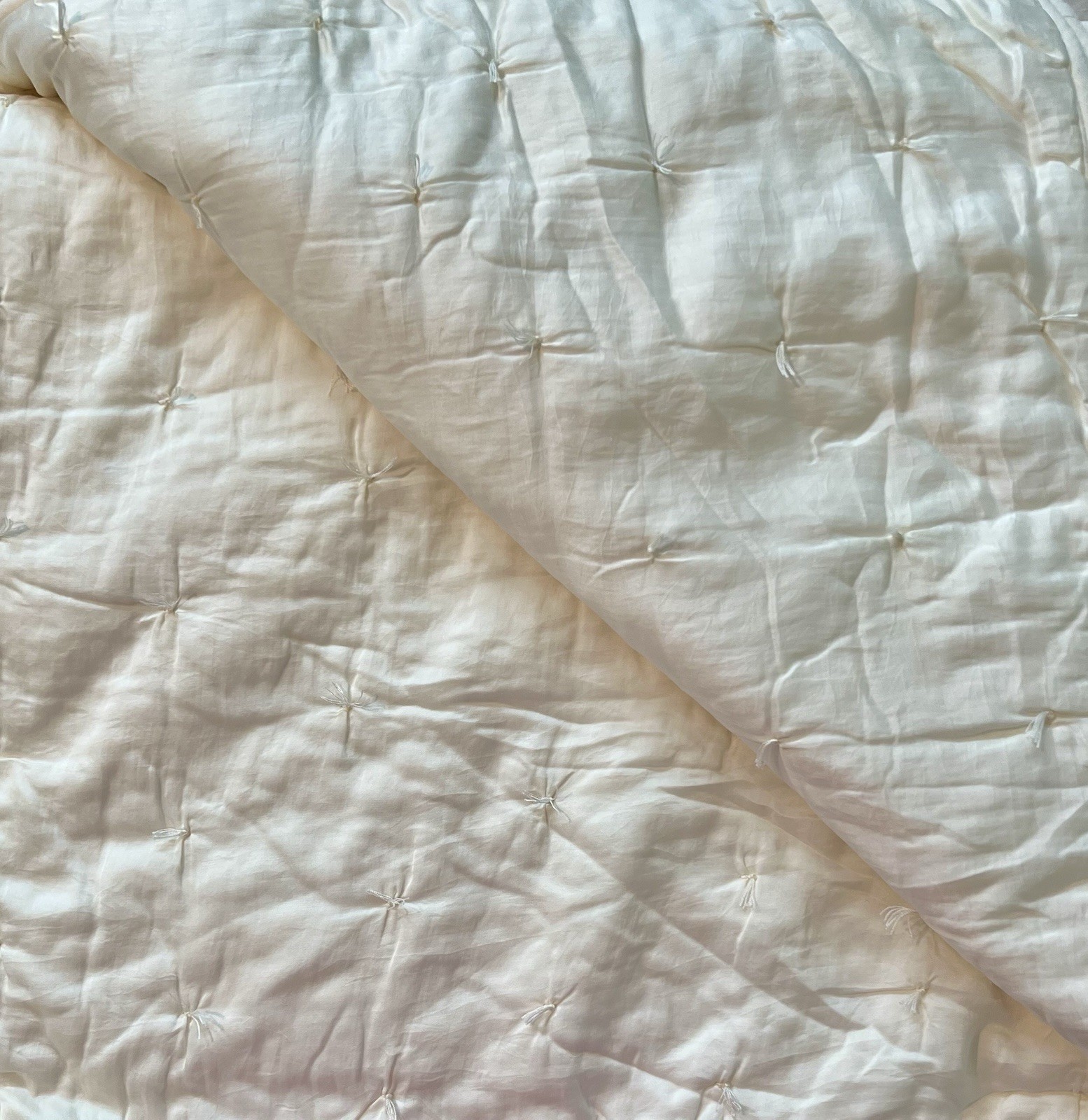 Pottery Barn IVORY Silk Cotton Blend Pin Tuck Tufted Jersey QUEEN Quilt NWT gallery