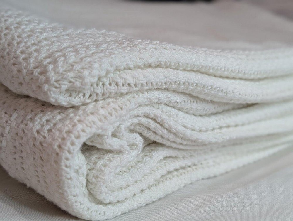 100% Cotton Knit throw Blanket – Soft, Breathable & Lightweight – Cream White