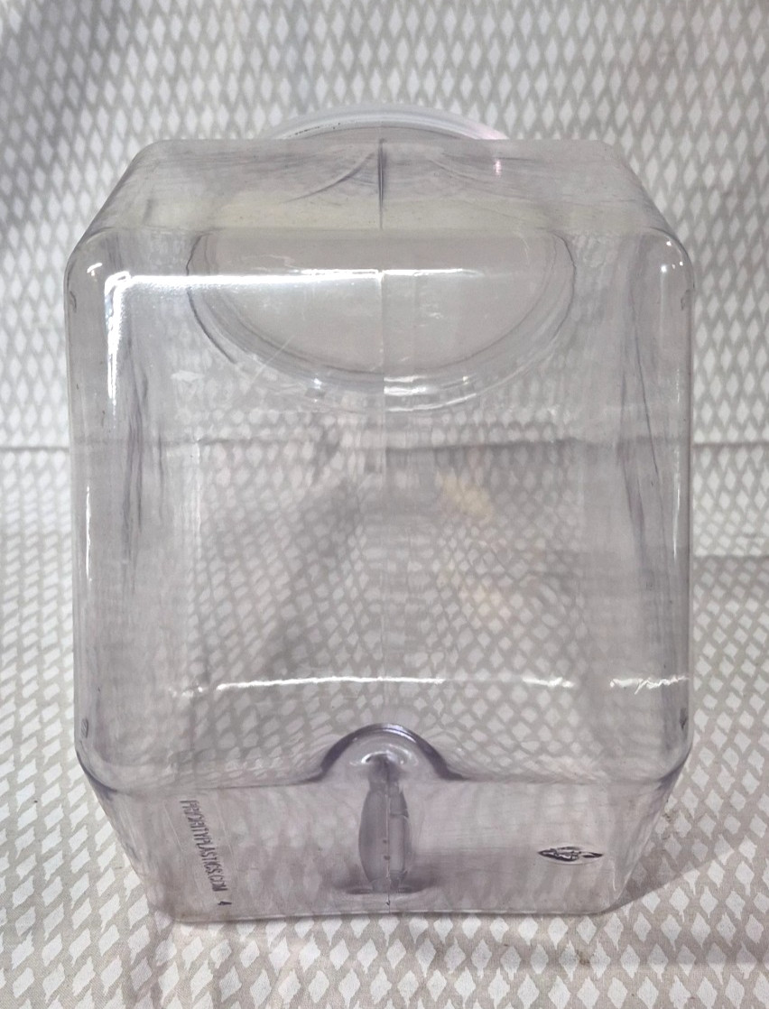 2 x Large Clear Plastic Storage Containers With Lids L8" x H9" x W5" gallery