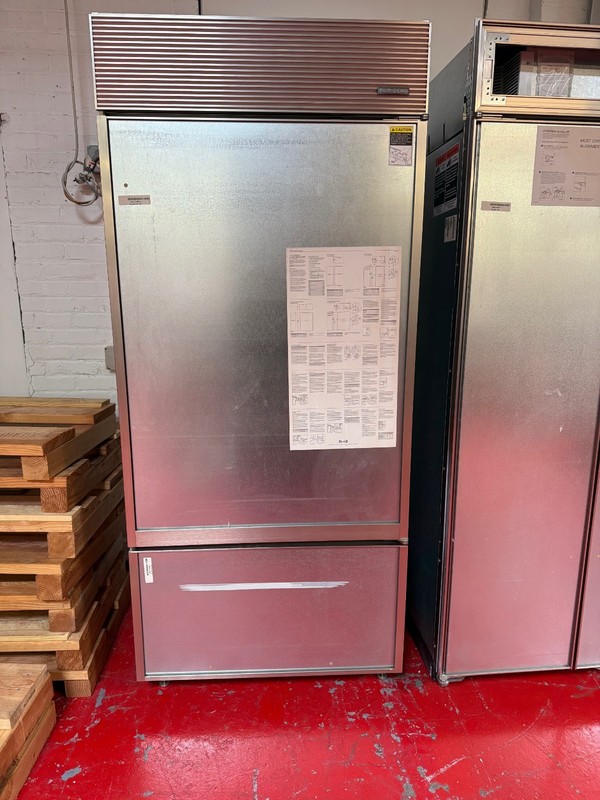 36” Subzero Refrigerator Freezer Panel Ready BI36UORH (Used 2014) gallery