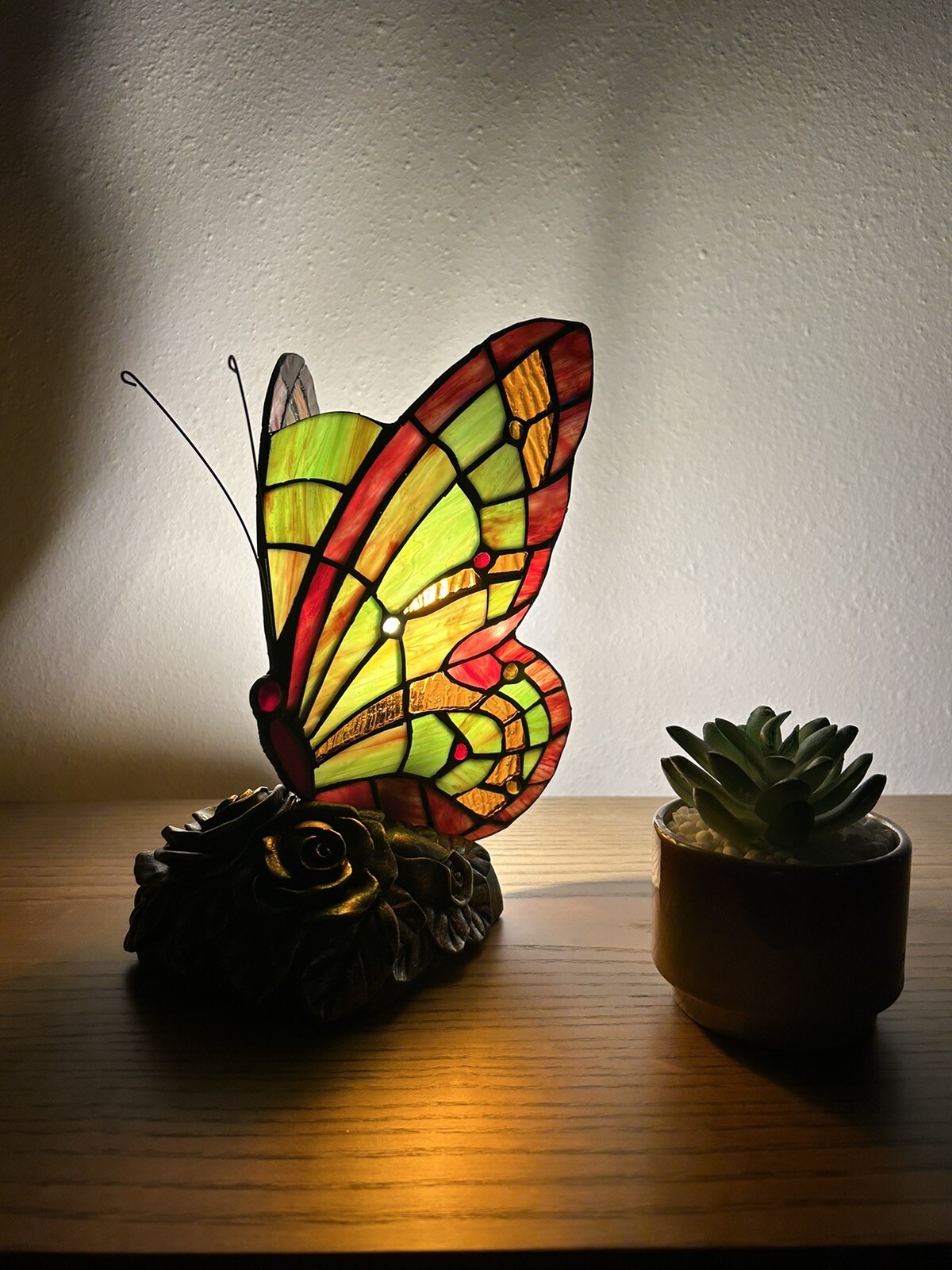 Tiffany Style Night Light Stained Glass Butterfly Vintage 6"W*7"D*9"H gallery