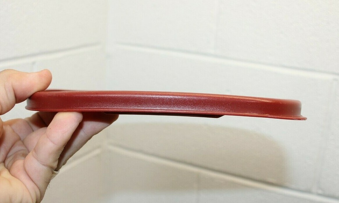 Rubbermaid Food container Easy Find Red Square Replacement Lid 7J70 9" - clean gallery