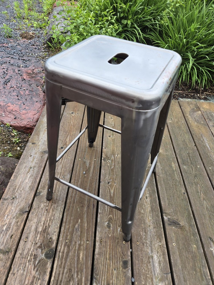 Stackable Metal Bar Stool - Backless Design