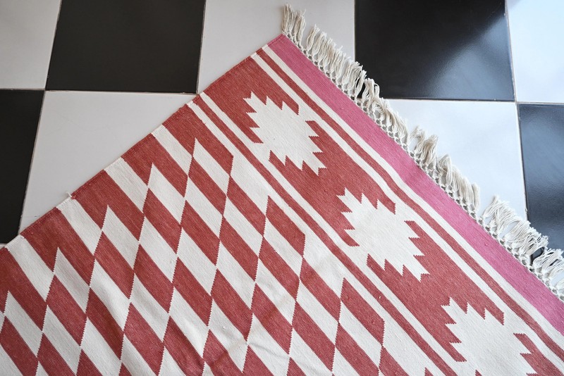 Rugmoda Handmade Cotton Red White Geometric 5x8 ft Living Room Area Rug gallery