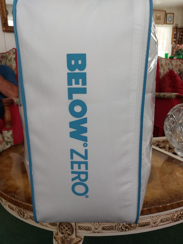 BELOW ZERO Cooling Comforter (Queen) New In Package gallery