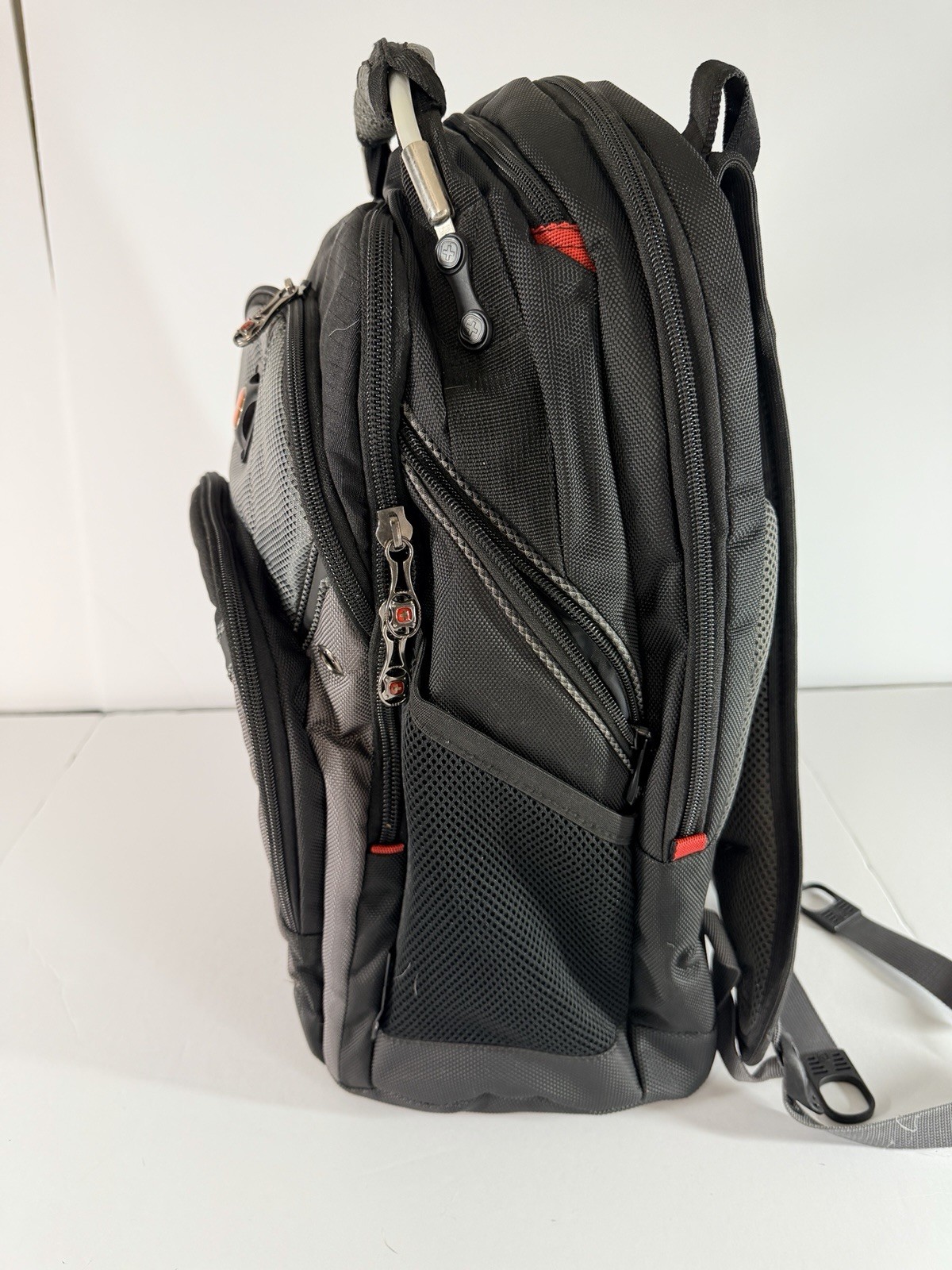 SwissGear Black/Gray Backpack Zip Closure Padded Adjustable Straps Pockets 4
