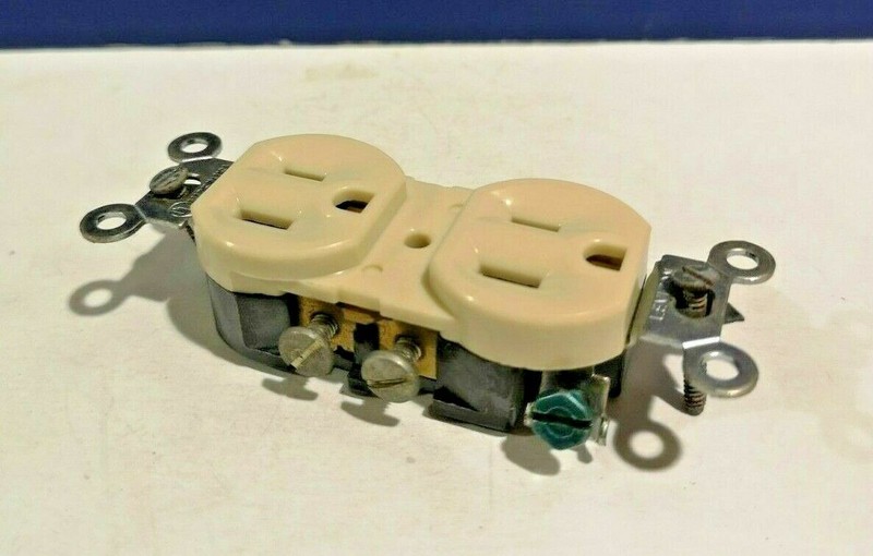10-PK Leviton IVORY Duplex Receptacle Outlet 15A NEMA 5-15R 125V NEW 5320-I gallery