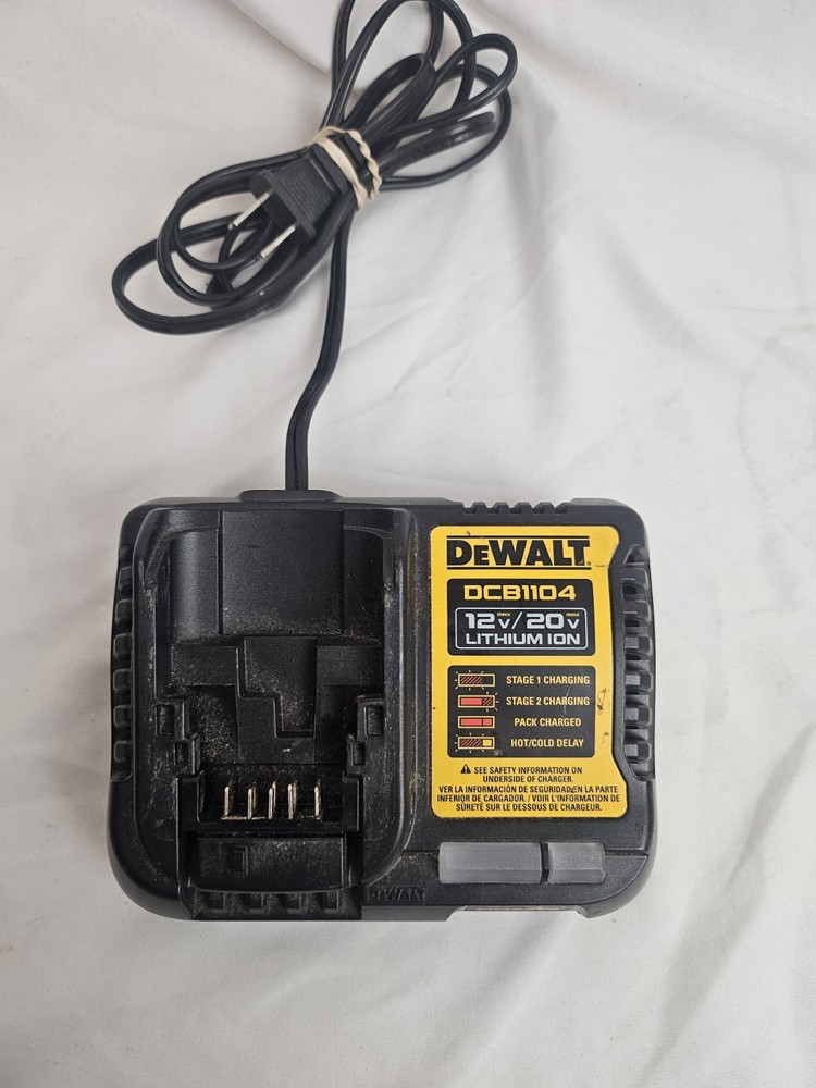 DEWALT 12V MAX/20V MAX Lithium Ion Battery Charger, 4 Amp (DCB1104)